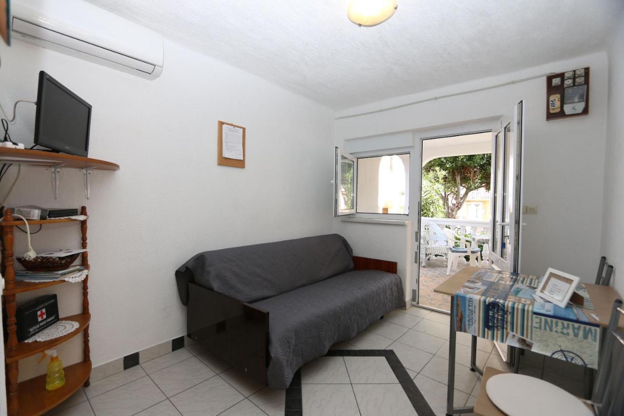 Apartments Nadenic Šilo Extérieur photo