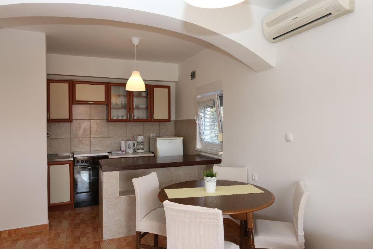 Apartments Nadenic Šilo Extérieur photo